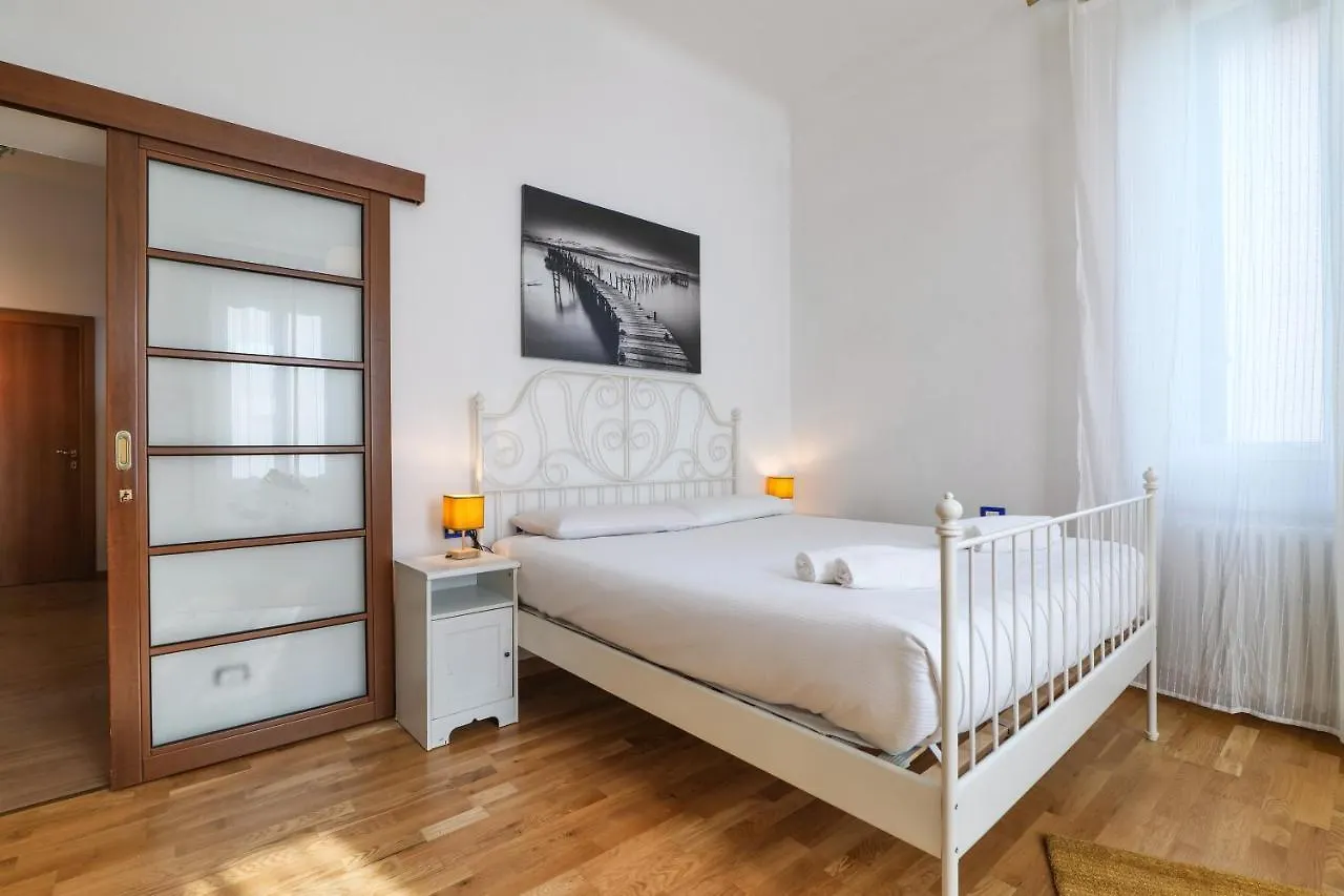 Apartament Primopiano - Tibaldi Mediolan